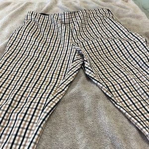 Comfortable ankle length pants with side zipper. Colors: tan, white, black